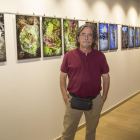  Antonio Galeote, ante las imágenes que forman parte de ‘La química de l’art’.