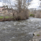 Imagen de ayer del río Valira a su paso por La Seu d’Urgell. 