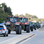 Columna de tractores saliendo de Batea en dirección a Aragón, para ir hasta Zaragoza a protestar en la CHE por la gestión del agua.
