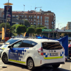 Dos coches de la Policía Municipal de Terrassa en la zona del atropello mortal de una mujer de 75 años.