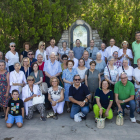 Decenas de personas participaron ayer en Tàrrega (izquierda) y Cervera en la fiesta de Sant Magí. En esta última localidad ayer se repartió el agua por las casas. 