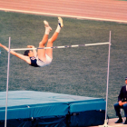 El estadounidense Fosbury, en su mítico salto de México 1968