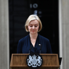 Liz Truss, ayer después de anunciar su renuncia frente al 10 de Downing Street.