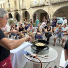 Una treintena de personas asistieron el viernes al curso en la plaza 1 d’Octubre en Les Borges. 