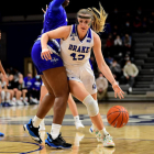 Maggie Bair, durante un partido de esta última temporada con los Drake Bulldogs.