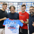 Lluc Gibert, primero por la izquierda, durante la presentación como jugador del Mollerussa.