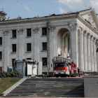 Un misil impactó en el Teatro Dramático de Chernígov cuando este acogía una exposición.