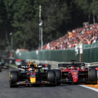 Los vehículos de Sergio Pérez y Charles Leclerc, en un momento de la carrera de ayer.