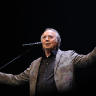 Serrat, ahir a la nit en el primer dels tres concerts de comiat al Palau Sant Jordi de Barcelona.