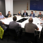 Participantes en la reunión que se ha celebrado en la delegación del Govern a Lleida previa a la constitución de la Mesa de la Calidad del Aire de las Garrigues