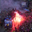 Els autocars lluïen escrit "campiones" i "campions"