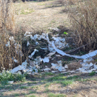 Un vertido incontrolado de residuos en l’Horta el año pasado.