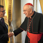 Bolaños saluda el nou cardenal Fernando Vérgez.