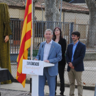 El conseller de Educación, Josep Gonzàlez-Cambray, y el alcalde del Palau d'Anglesola, Francesc Balsells, en el acto de colocación de la primera piedra del nuevo edificio de la escuela Arnau Berenguer.