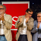 Fèlix Larrosa, Salvador Illa y Àngel Ros, ayer en el acto central de campaña del PSC de Lleida en la Llotja.