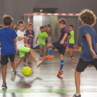 El futbol sala és un dels esports d’equip que formen part del programa de l’activitat.