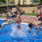 La temporada de bany es va estrenar ahir a les piscines municipals de la capital. A la imatge, la del barri de Cappont.