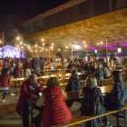 Centenares de personas acudieron ayer al primer día de la feria Cervisia, en la plaza de la Llotja.