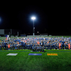 Els jugadors i membres del cos tècnic de tots els equips de futbol base del Mig Segrià, presentats ahir al camp Municipal de Rosselló.