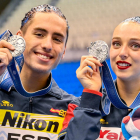 Dennis González y Emma Garcia, con las medallas de plata.