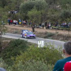 Numeroso público siguió la carrera en los tramos leridanos como este entre las poblaciones de Els  Omells de Gaia y Maldà.