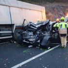 L’estat en què va quedar el vehicle on viatjaven les dos víctimes mortals en l’accident de dimarts.