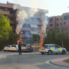 Efectius de la Urbana ahir en l’incendi al carrer Segrià.