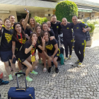 Anna Salvat junto a Victòria Porta, a la izquierda, en Setúbal, durante la reciente Final Four.