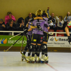 Las jugadoras del Vila-sana celebran un gol.