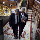 Fernando Grande-Marlaska, junto al portavoz del PSOE, Patxi López, ayer en el Congreso.