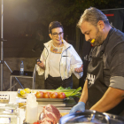 La cocinera Carme Ruscalleda junto al leridano David Molina, ayer en Alcarràs.