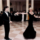 La princesa del poble - Imatge icònica presa l’any 1985 de Diana de Gal·les ballant amb l’actor nord-americà John Travolta durant una festa a la Casa Blanca oferta per Ronald Reagan i la seua dona Nancy. Lady Di va ser la dona més fotografi ...