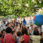 Fi de curs a l'escola Joc de la Bola amb una festa de l'escuma