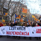 Capçalera de la manifestació convocada pels CDR en contra de la cimera hispanofrancesa