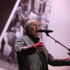 Joan Manuel Serrat cierra hoy su trayectoria como cantautor.