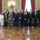 Giorgia Meloni posa amb el seu nou gabinet, en el qual hi ha Matteo Salvini i Antonio Tajani.