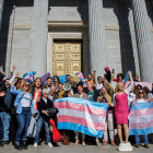 La ministra d’Igualtat, Irene Montero, va celebrar ahir l’aprovació de la llei trans amb el col·lectiu LGTBI.