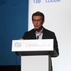 El president del PP, Alberto Núñez Feijóo, durant la seva intervenció al 13è Congrés del PP de Lleida que s'ha celebrat al teatre de l'Escorxador