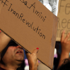 Refugiados iraníes en Grecia en una protesta por la muerte de Amini