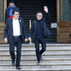 La sortida del TSJC del president del Consell Nacional d'ERC, Josep Maria Jové, i del diputat d'ERC Lluís Salvadó, l'11 de març de 2020.