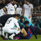 El migcampista del Barcelona Pedri cau lesionat durant la trobada d'anada de la ronda preliminar d'UEFA Lliga Europa entre FC Barcelona i Manchester United en l'estadi Spotify Camp Nou a Barcelona.