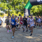 Corredors en el moment de la sortida d’una de les proves que es van celebrar ahir al Parc de l’Aigua de Lleida.