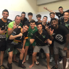 Los jugadores del equipo leridano celebran el tercer puesto.