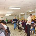 El menjador del col·legi Maristes Montserrat va acollir el dinar de Nadal solidari.