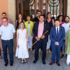 La nueva corporación en la puerta del ayuntamiento.