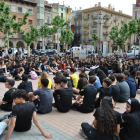 Acto reivindicativo de los alumnos de los cuatro institutos de Balaguer ayer en la plaza Mercadal. 