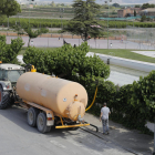 Agua de las piscinas municipales para regar campos agrícolas  -  Muchos ayuntamientos destinan el agua de las piscinas municipales al riego de fincas agrícolas como es el caso de Puigverd de Lleida que lleva vaciándolas desde el miércoles y fin ...