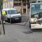 Ipcena va difondre aquesta imatge d’un vehicle d’Ilnet carregant aigua de la xarxa de boca.