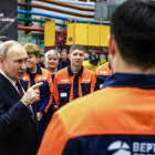El presidente ruso, Vladímir Putin, en una visita el martes a una fábrica de aviación rusa en Ulan-Udé.