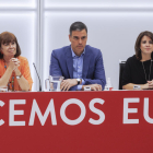 Cristina Narbona, Pedro Sánchez, i Adriana Lastra, ahir a l’executiva del PSOE amb cares llargues.